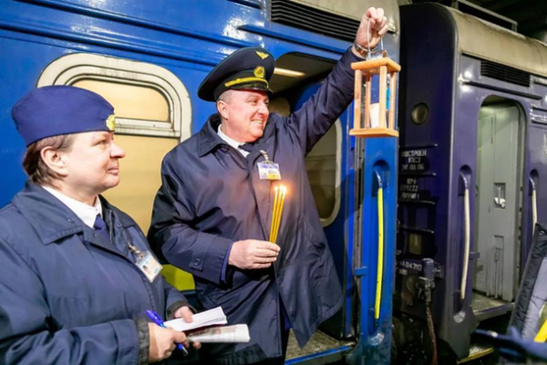 В Україну прибув Вифлеємський вогонь миру