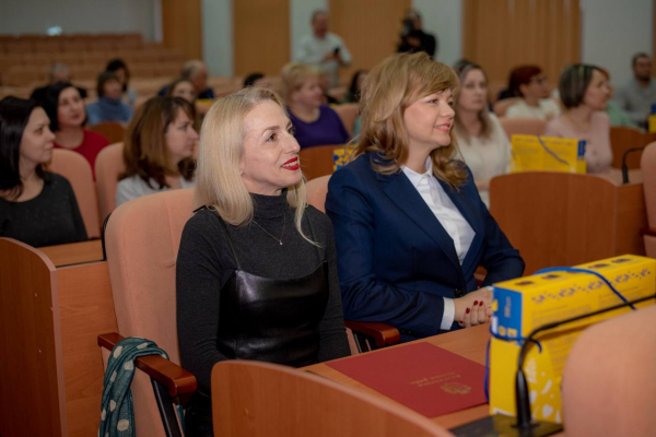 В Каменском вручили знаки отличия и награды работникам городского совета и представителям громады