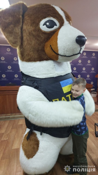 У Кам&rsquo;янському поліцейські влаштували свято для дітей, які потребують підтримки