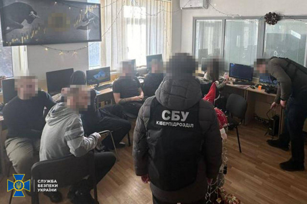 На Днепропетровщине задержаны семь участников группировки, которые выманивали деньги у родственников пленных воинов ВСУ