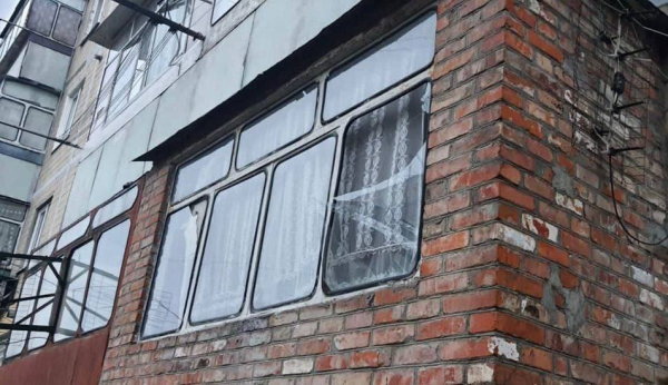 Під час чергового обстрілу окупантами Дніпропетровщини осколкові поранення отримала 70-річна жінка