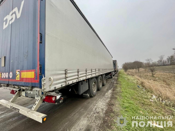 Под Каменским мужчина воровал горючее из автомобилей