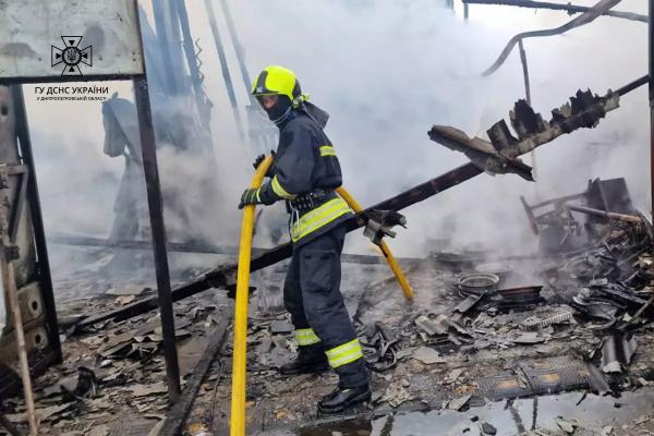 У Дніпрі горів двоповерховий гараж