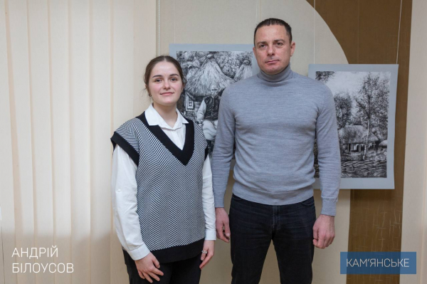 В театрі-студії &laquo;10 квартал&raquo; у Кам&rsquo;янському відкрилася персональна виставка юної художниці Маргарити Троценко