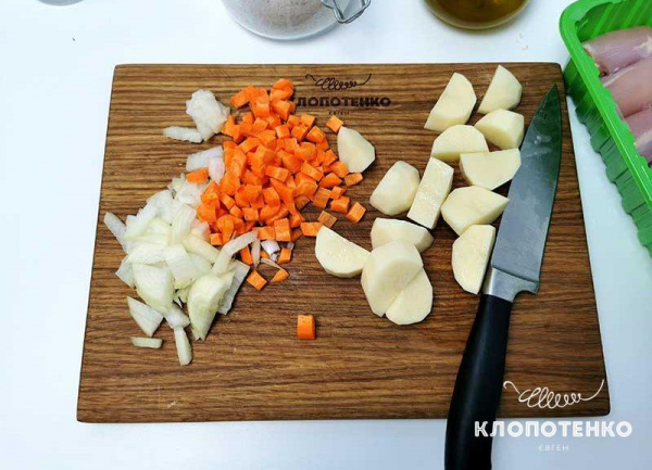 Легкий куриный суп с лапшой и овощами за 20 минут