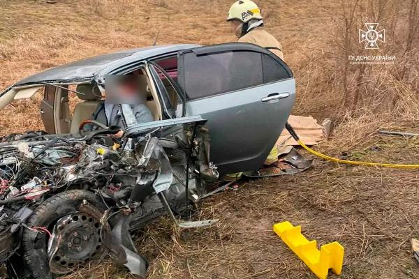 У Криворізькому районі внаслідок зіткнення легковика та вантажівки постраждали двоє дорослих та двоє дітей