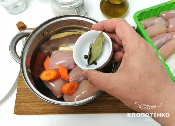 Легкий куриный суп с лапшой и овощами за 20 минут