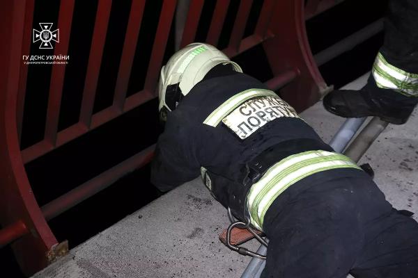 У Дніпрі на Центральному мосту горіла ізоляція кабелю освітлення