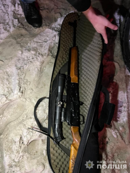 У Дніпрі затримали чоловіків, які за відсутності господарів обікрали будинок