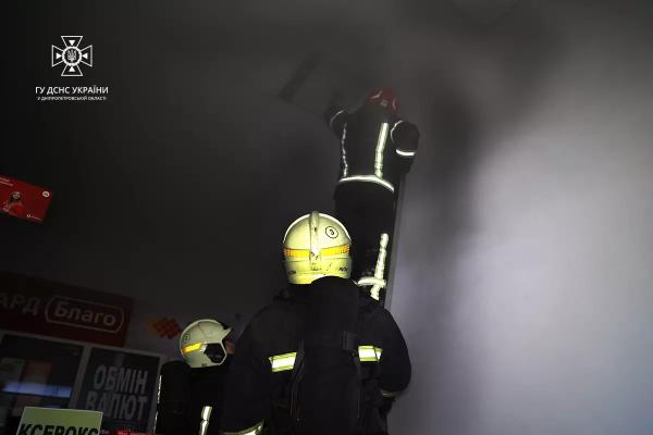 У Дніпрі на Вокзальній площі горів магазин
