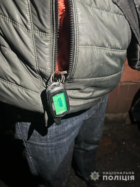 У Дніпрі затримали двох чоловіків, які спеціалізувалися на крадіжках з автівок