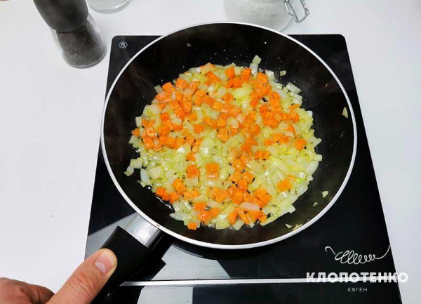 Легкий куриный суп с лапшой и овощами за 20 минут