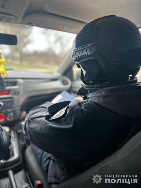 На Нікопольщині, де внаслідок ворожої атаки загинув місцевий мешканець, працюють поліцейські