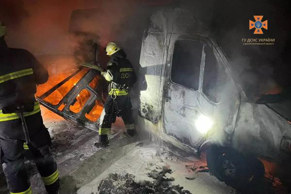 У Дніпрі вночі зайнялась вантажівка з лакофарбовими матеріалами