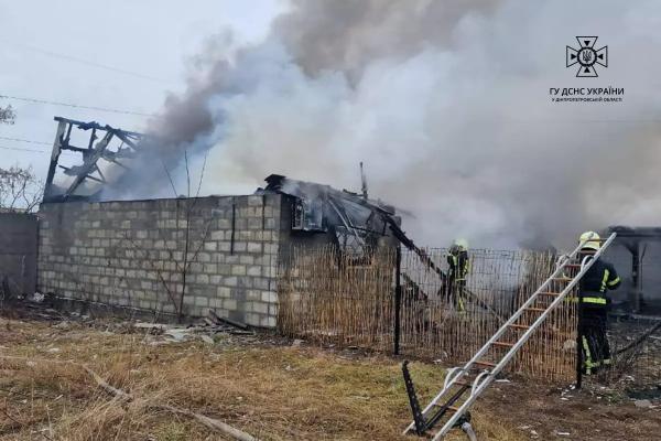 У Дніпрі горів двоповерховий гараж