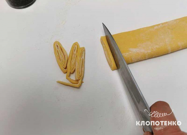 Легкий куриный суп с лапшой и овощами за 20 минут
