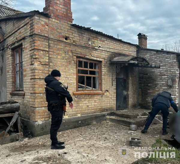 На Нікопольщині, де внаслідок ворожої атаки загинув місцевий мешканець, працюють поліцейські