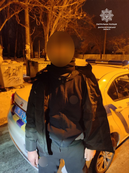 У Дніпрі затримали грабіжника, який вдарив жінку та відібрав у неї мобільний У Дніпрі затримали грабіжника, який вдарив жінку та відібрав у неї мобільний