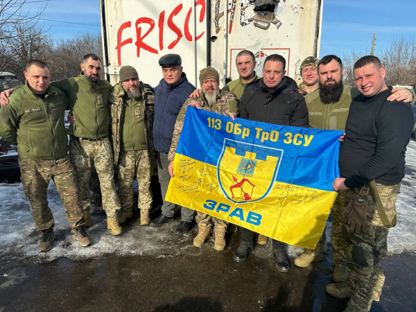 Бійцям з Кам&rsquo;янського, які несуть службу на Харківському напрямку, передали необхідне забезпечення та смаколики
