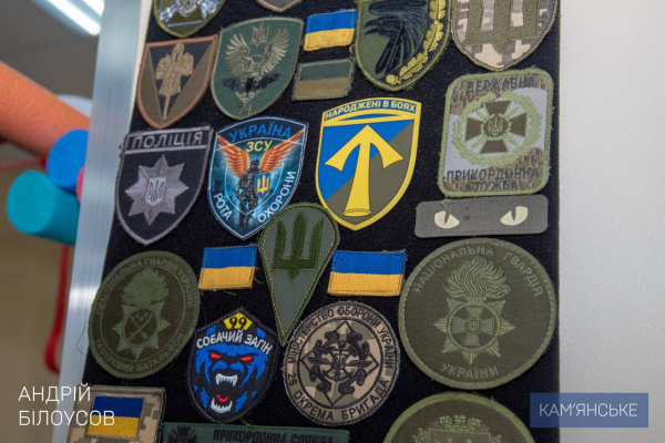 Мер Кам&rsquo;янського відвідав захисників, які відновлюються після фронтових травм у Центрі реабілітації