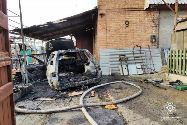 У Марганці внаслідок займання автівки чоловік отримав опіки обличчя