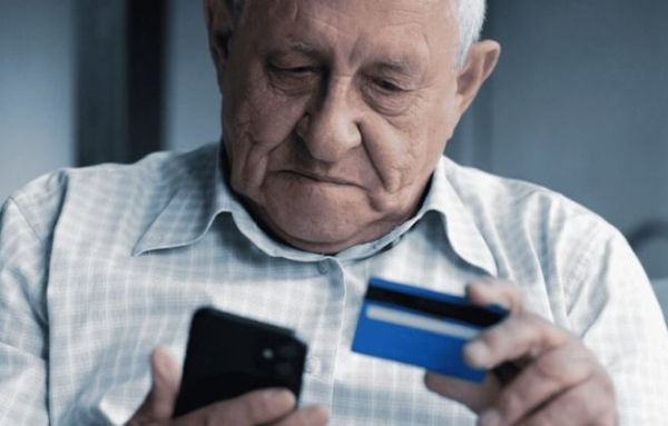 У ПФУ попередили про шахраїв, які намагаються ошукати пенсіонерів у процесі «ідентифікації» У ПФУ попередили про шахраїв, які намагаються ошукати пенсіонерів у процесі «ідентифікації»