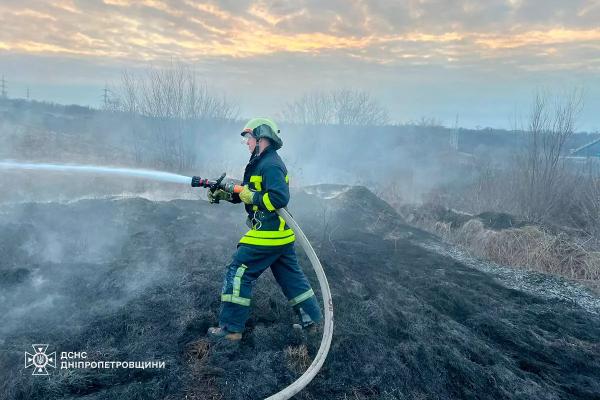 За добу на Дніпропетровщині згоріло понад 60 гектарів сухої рослинності