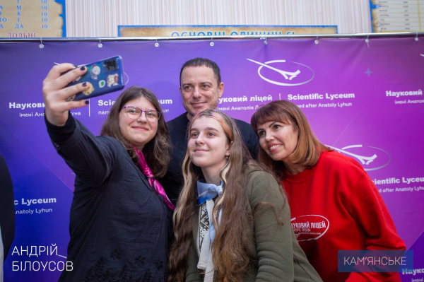 Мер Кам&rsquo;янського зустрівся з учнями Наукового ліцею ім. Анатолія Лигуна