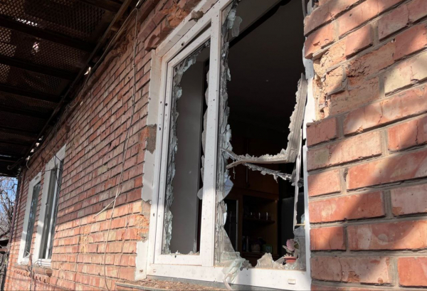 Через ворожий обстріл Нікополя постраждали дві людини