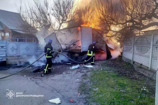 У Нікополі безпілотник поцілив в автомобіль