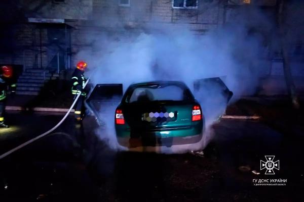 У Кам&rsquo;янському районі та Дніпрі горіли автівки