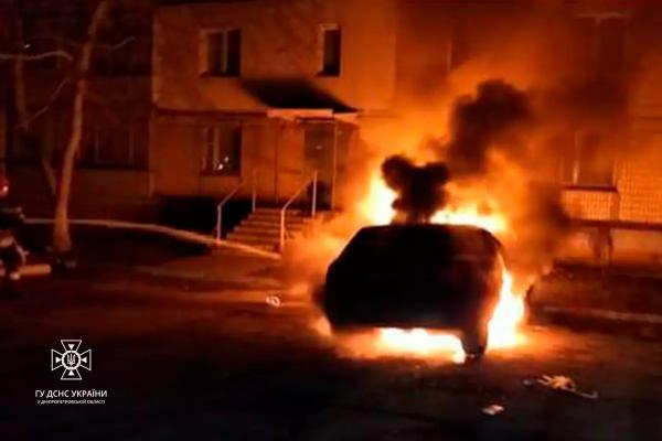 У Кам&rsquo;янському районі та Дніпрі горіли автівки