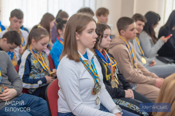 У Кам&rsquo;янському 48 провідних спортсменів отримали дипломи стипендіатів