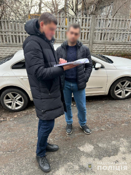 Адвокат з Дніпра за 6 тисяч доларів пропонував військовозобов&rsquo;язаному виїхати за кордон під виглядом волонтера