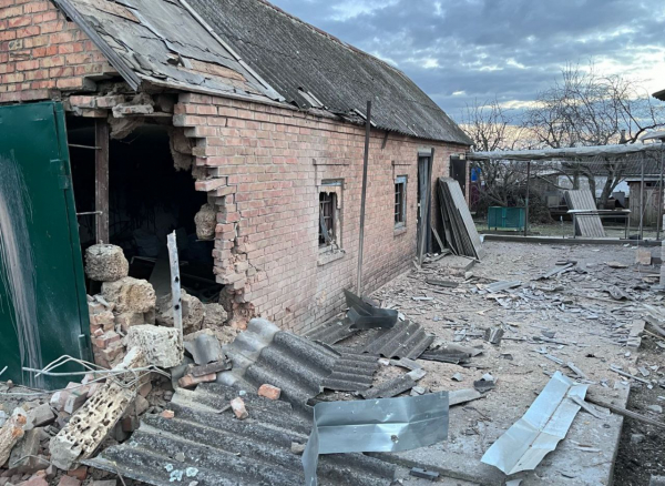Через ворожий обстріл Нікополя постраждали дві людини