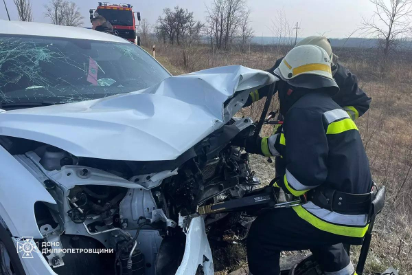 Троє людей постраждали у лобовому зіткненні на трасі у Кам&rsquo;янському районі