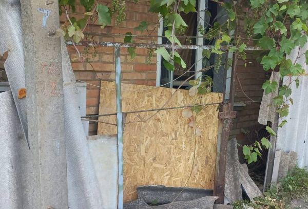 Окупанти знову поливали Нікопольщину вогнем, постраждала 18-річна дівчина