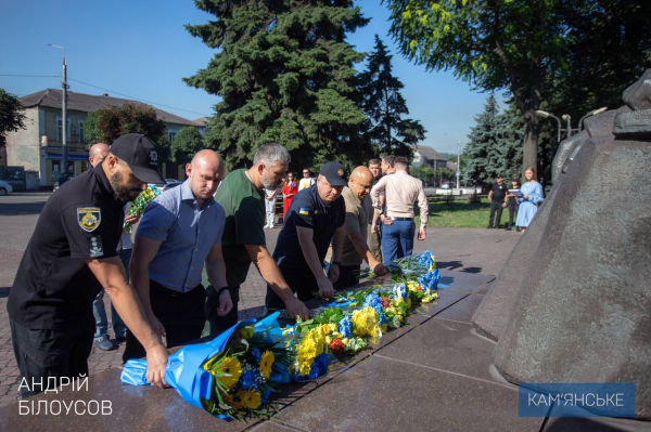 У День Конституції України в Кам&rsquo;янському поклали квіти до пам&rsquo;ятника Тарасу Шевченку