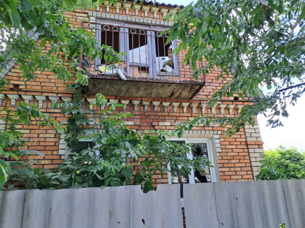 Окупанти знову поливали Нікопольщину вогнем, постраждала 18-річна дівчина
