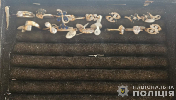 У Нікополі серійний крадій поцупив телефон, біжутерію і велосипед