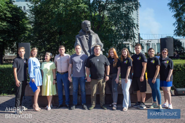 У День Конституції України в Кам&rsquo;янському поклали квіти до пам&rsquo;ятника Тарасу Шевченку