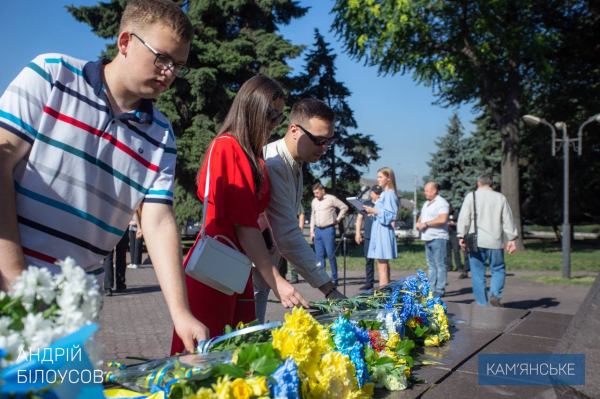 У День Конституції України в Кам&rsquo;янському поклали квіти до пам&rsquo;ятника Тарасу Шевченку