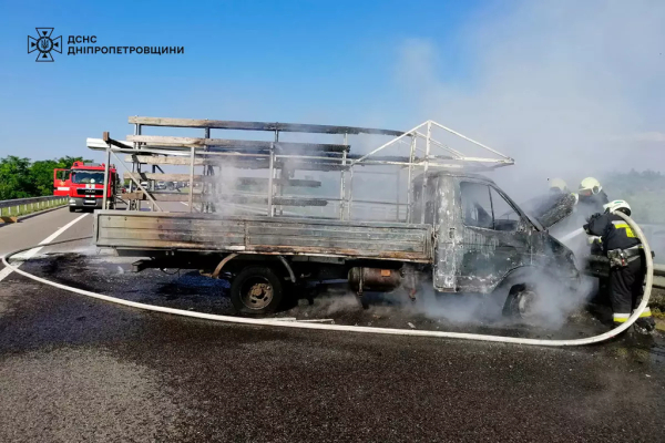 У Дніпровському районі на автошляху зайнялася &laquo;ГАЗель&raquo;