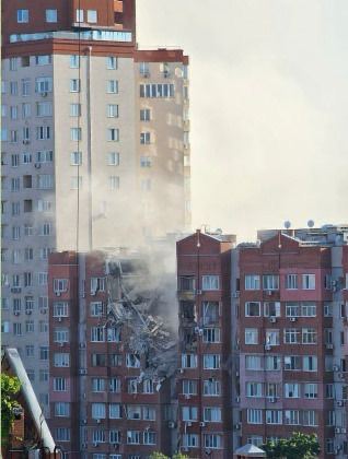 Ракетна атака на Дніпро: пошкоджена дев&rsquo;ятиповерхівка, попередньо, є поранені
