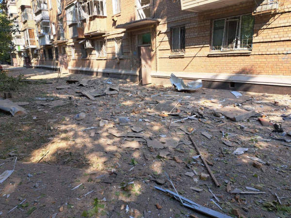 Через ворожий артобстріл у Нікополі постраждали двоє дітей та шестеро дорослих