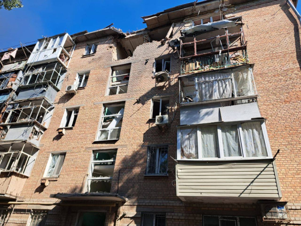 Через ворожий артобстріл у Нікополі постраждали двоє дітей та шестеро дорослих