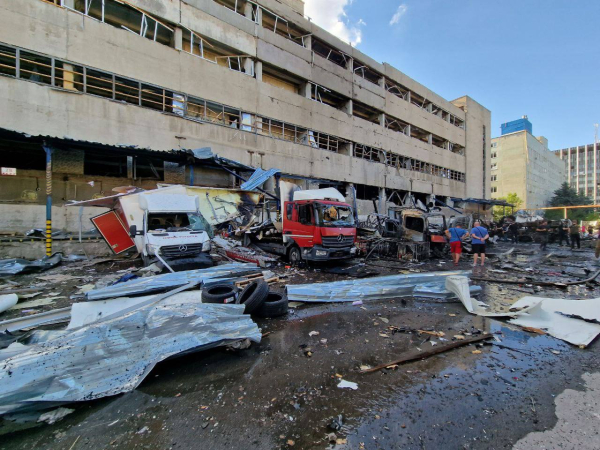 У Харкові ворожий КАБ влучив біля терміналу &laquo;Нової пошти&raquo;