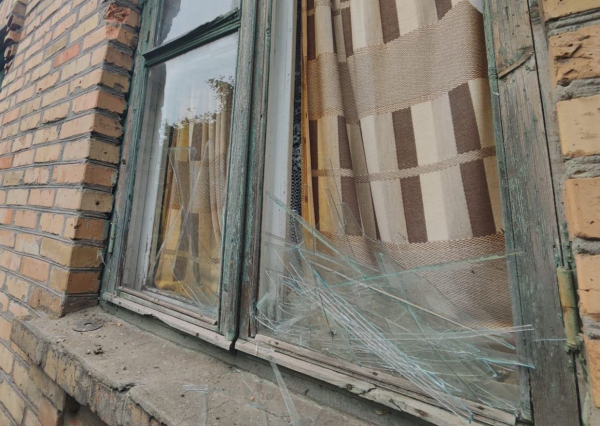 Протягом дня ворог атакував Нікопольщину, постраждали дві людини