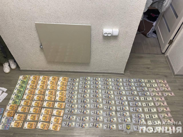 Трьох мешканців Дніпропетровщини затримали за організацію каналу постачання наркотиків на Закарпаття