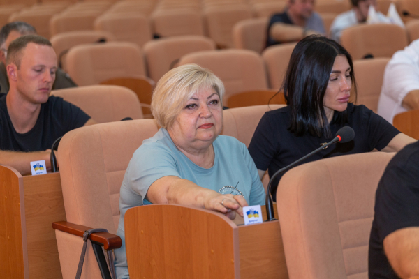 У Кам&rsquo;янському відбулося позачергове засідання сесії міської ради